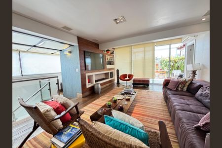 Apartamento à venda com 215m², 3 quartos e 3 vagasCobertura