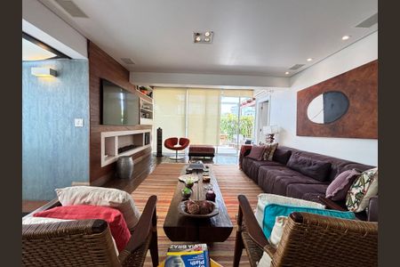 Apartamento à venda com 215m², 3 quartos e 3 vagasCobertura