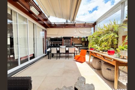 Apartamento à venda com 215m², 3 quartos e 3 vagasCobertura