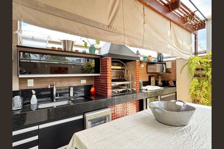 Apartamento à venda com 215m², 3 quartos e 3 vagasCobertura