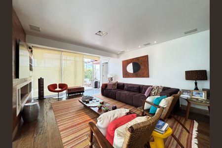 Apartamento à venda com 215m², 3 quartos e 3 vagasCobertura