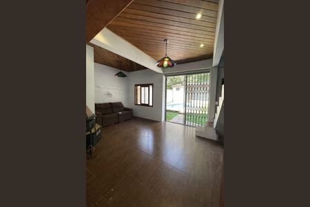 Sala  de casa para alugar com 2 quartos, 119m² em Ponta Grossa, Porto Alegre