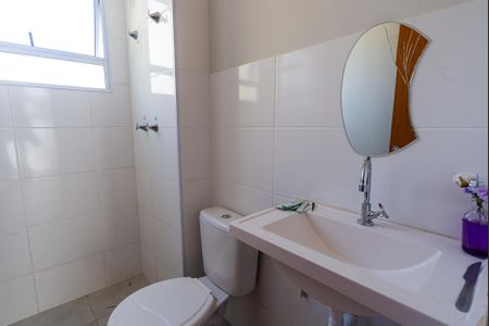 Banheiro de apartamento para alugar com 2 quartos, 43m² em Cecília, Viamão