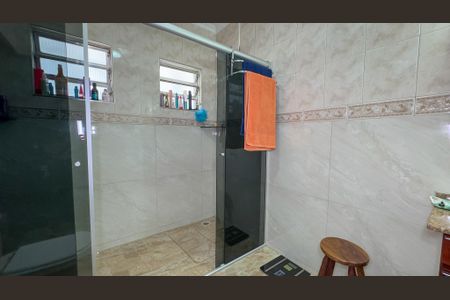 Casa à venda com 320m², 4 quartos e 6 vagasBanheiro da Suíte 1