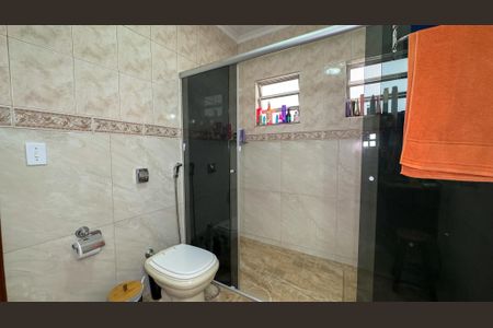 Casa à venda com 320m², 4 quartos e 6 vagasBanheiro da Suíte 1