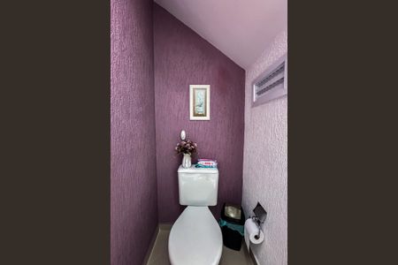 Casa de condomínio à venda com 115m², 3 quartos e 2 vagasLavabo