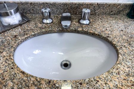 Casa de condomínio à venda com 115m², 3 quartos e 2 vagasBanheiro da Suíte