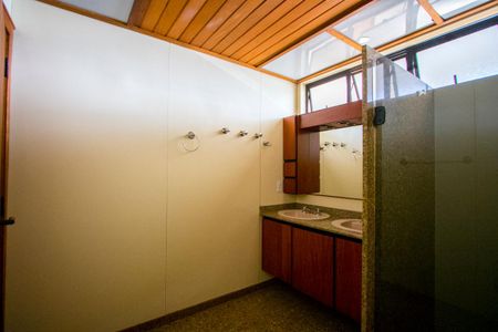 Apartamento para alugar com 300m², 4 quartos e 2 vagasBanheiro social