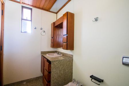 Apartamento para alugar com 300m², 4 quartos e 2 vagasBanheiro do quarto 2