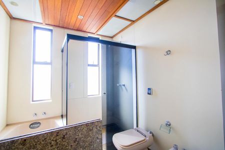 Apartamento para alugar com 300m², 4 quartos e 2 vagasBanheiro do quarto 1