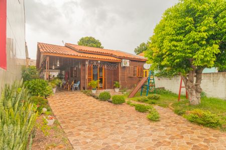 Jardim/Fachada de casa à venda com 3 quartos, 54m² em Olaria, Canoas