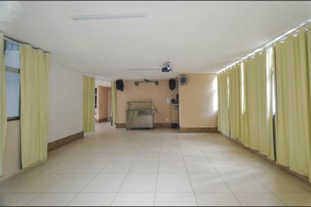 Apartamento à venda com 77m², 3 quartos e 1 vaga Apartamento à venda com 77m², 3 quartos e 1 vagaÁrea comum - Salão de festas