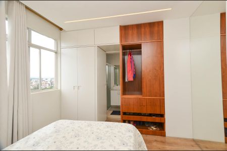 Apartamento à venda com 77m², 3 quartos e 1 vaga Apartamento à venda com 77m², 3 quartos e 1 vagaSuíte