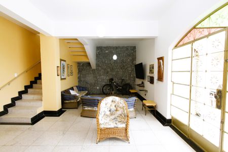 Casa à venda com 321m², 3 quartos e 3 vagasSala de TV