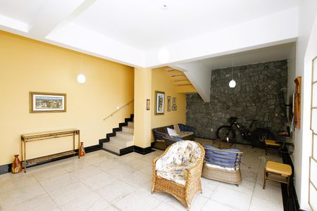 Casa à venda com 321m², 3 quartos e 3 vagasSala de TV