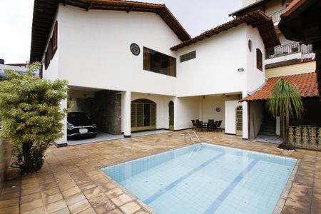 Casa à venda com 321m², 3 quartos e 3 vagasPiscina