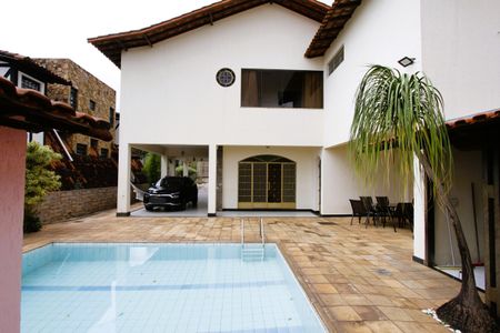 Casa à venda com 321m², 3 quartos e 3 vagas Piscina