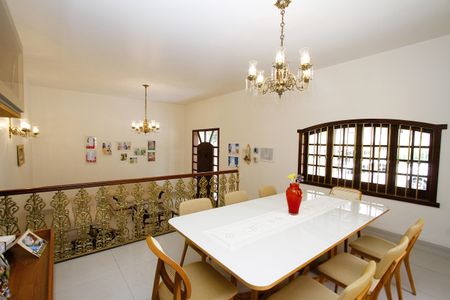 Casa à venda com 321m², 3 quartos e 3 vagasSala