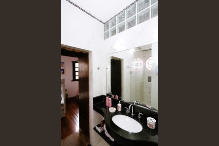 Casa à venda com 321m², 3 quartos e 3 vagasBanheiro da Suíte 1