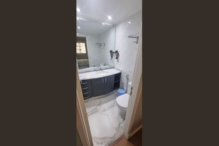 Banheiro de apartamento para alugar com 1 quarto, 30m² em Pinheiros, São Paulo