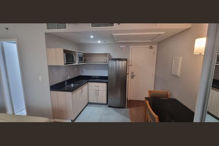 Cozinha de apartamento para alugar com 1 quarto, 30m² em Pinheiros, São Paulo