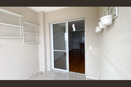 Apartamento para alugar com 71m², 2 quartos e 1 vagaSacada