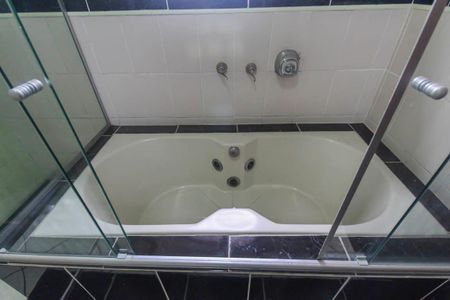 Banheiro da Suíte de casa para alugar com 3 quartos, 230m² em Cidade Satelite Santa Barbara, São Paulo