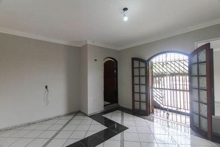 Casa para alugar com 230m², 3 quartos e sem vagaSuite