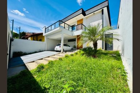Casa à venda com 360m², 3 quartos e 4 vagas Casa à venda com 360m², 3 quartos e 4 vagasFoto 01