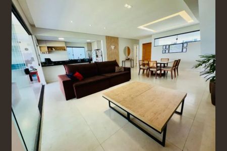 Foto 02 de casa à venda com 3 quartos, 360m² em Planalto, Belo Horizonte