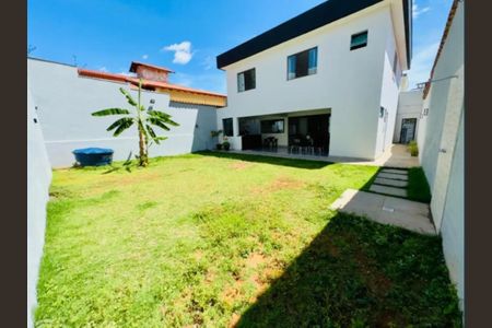 Casa à venda com 360m², 3 quartos e 4 vagas Casa à venda com 360m², 3 quartos e 4 vagasFoto 06