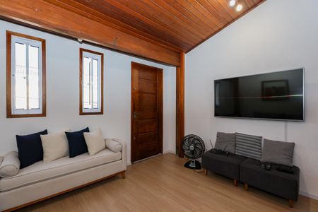 Casa à venda com 125m², 4 quartos e 2 vagas Casa à venda com 125m², 4 quartos e 2 vagasSala
