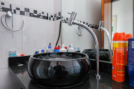 Casa à venda com 125m², 4 quartos e 2 vagas Casa à venda com 125m², 4 quartos e 2 vagasBanheiro