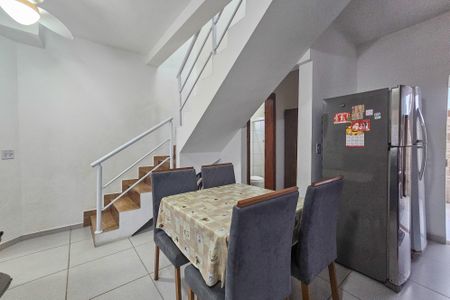 Sala de casa de condomínio para alugar com 2 quartos, 82m² em Enseada, Guarujá