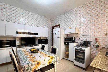 Apartamento à venda com 200m², 2 quartos e 2 vagasCozinha