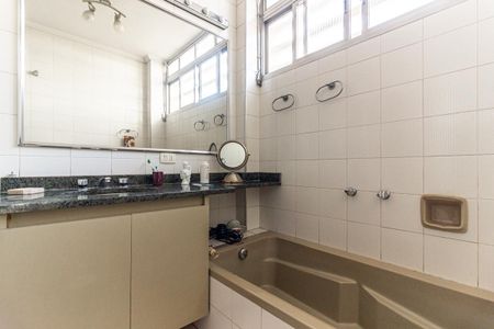 Apartamento à venda com 250m², 3 quartos e 3 vagas Apartamento à venda com 250m², 3 quartos e 3 vagasBanheiro