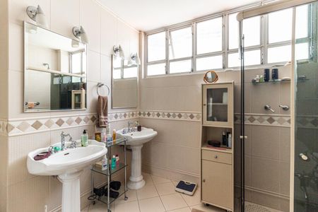 Apartamento à venda com 250m², 3 quartos e 3 vagas Apartamento à venda com 250m², 3 quartos e 3 vagasBanheiro da Suíte