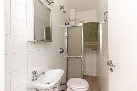 Apartamento à venda com 250m², 3 quartos e 3 vagas Apartamento à venda com 250m², 3 quartos e 3 vagasBanheiro de Serviço
