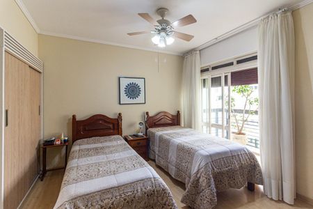 Apartamento à venda com 250m², 3 quartos e 3 vagas Apartamento à venda com 250m², 3 quartos e 3 vagasQuarto da Suíte