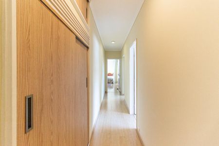 Apartamento à venda com 250m², 3 quartos e 3 vagas Apartamento à venda com 250m², 3 quartos e 3 vagasCorredor