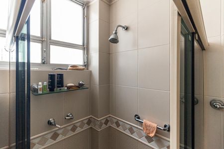 Apartamento à venda com 250m², 3 quartos e 3 vagas Apartamento à venda com 250m², 3 quartos e 3 vagasBanheiro da Suíte