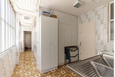 Apartamento à venda com 250m², 3 quartos e 3 vagas Apartamento à venda com 250m², 3 quartos e 3 vagasÁrea de Serviço