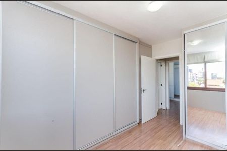 Quarto 1 de apartamento para alugar com 2 quartos, 179m² em Teresópolis, Porto Alegre
