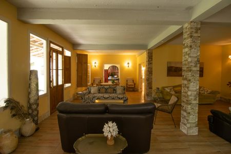 Casa de condomínio para alugar com 400m², 2 quartos e 4 vagasSala