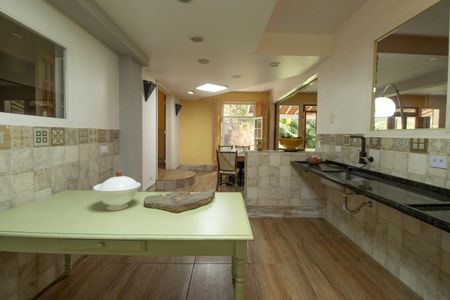 Casa de condomínio para alugar com 400m², 2 quartos e 4 vagasCozinha