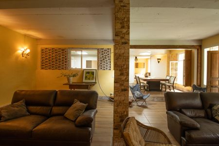 Casa de condomínio para alugar com 400m², 2 quartos e 4 vagasSala