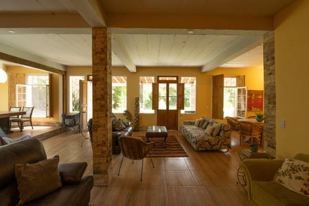 Sala de casa de condomínio para alugar com 2 quartos, 400m² em Rio Cotia, Cotia