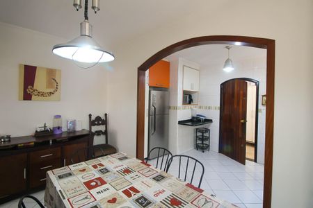 Casa à venda com 300m², 4 quartos e 8 vagas Casa à venda com 300m², 4 quartos e 8 vagasCozinha