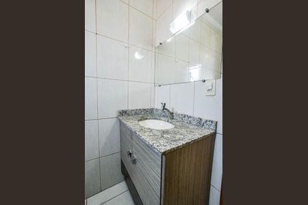 Casa à venda com 100m², 2 quartos e 2 vagasBanheiro Corredor