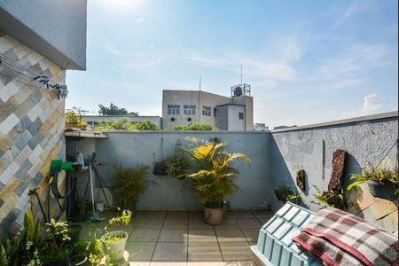 Casa à venda com 100m², 2 quartos e 2 vagasCobertura